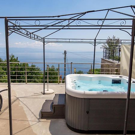 Stunning Apartment In Mošćenička Draga Eksteriør billede