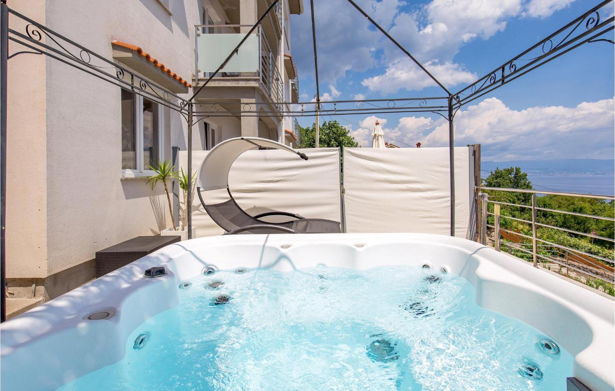 Stunning Apartment In Mošćenička Draga Eksteriør billede