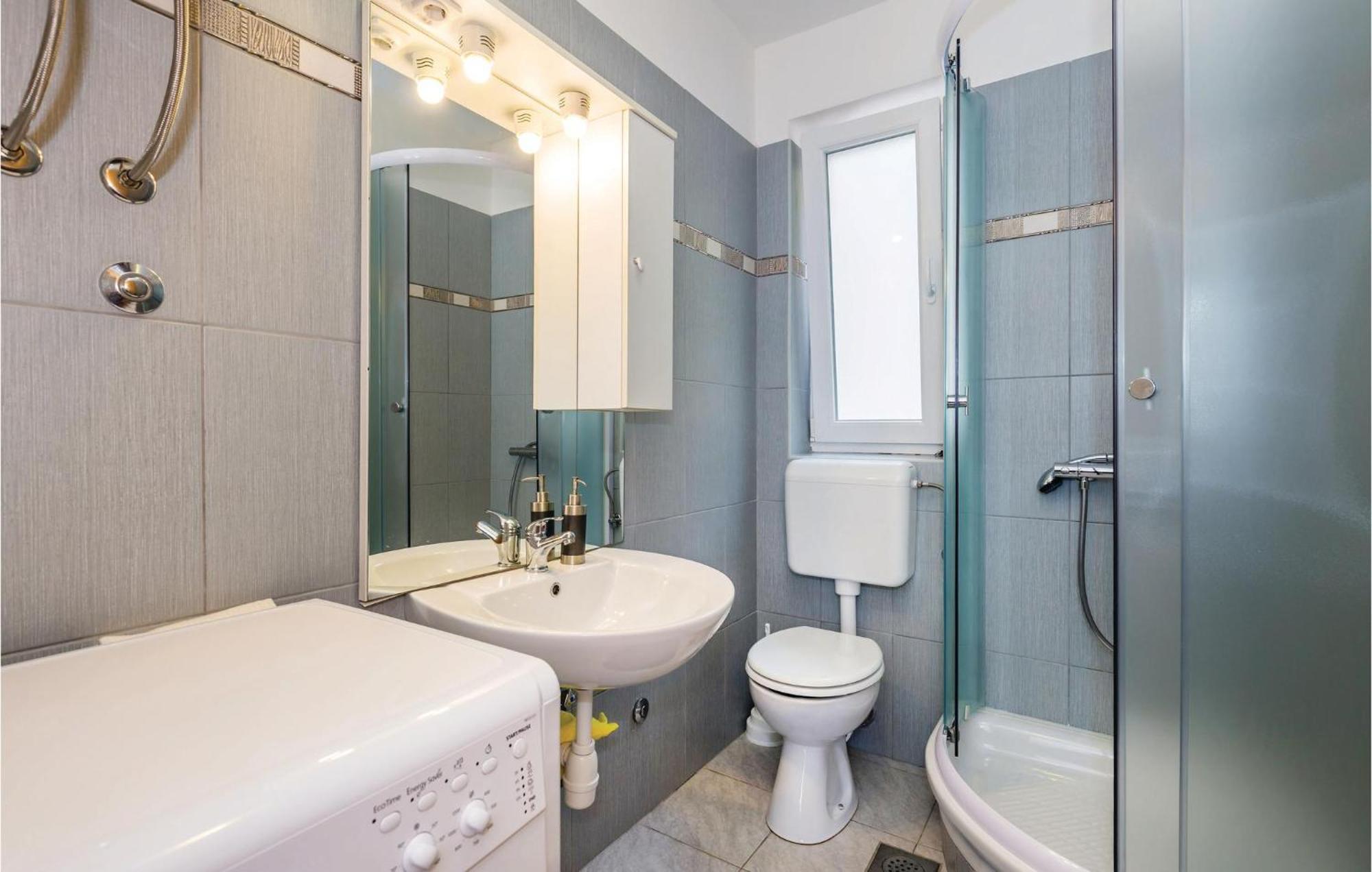 Stunning Apartment In Mošćenička Draga Eksteriør billede