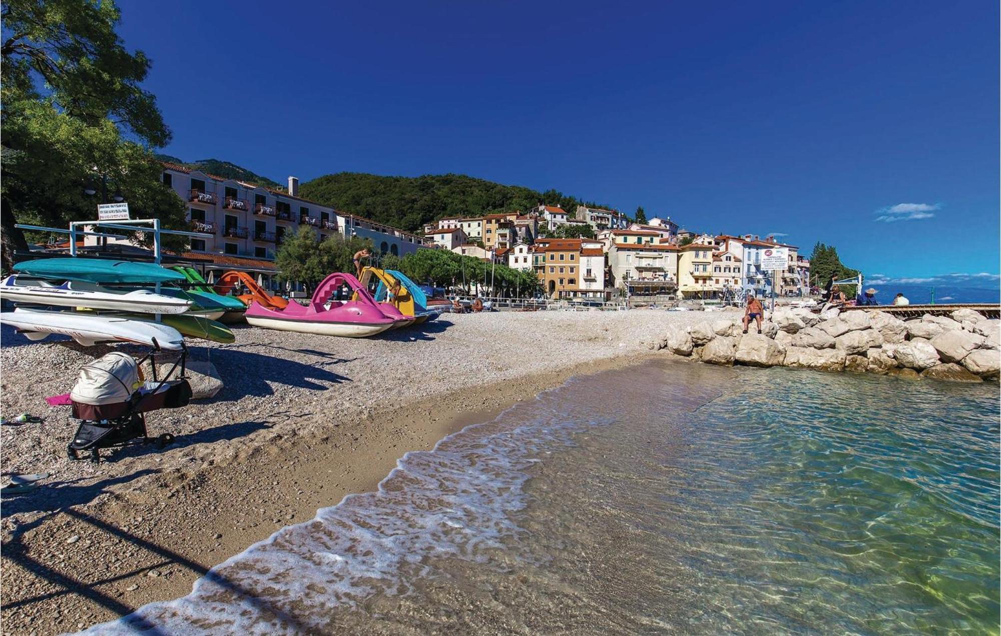 Stunning Apartment In Mošćenička Draga Eksteriør billede