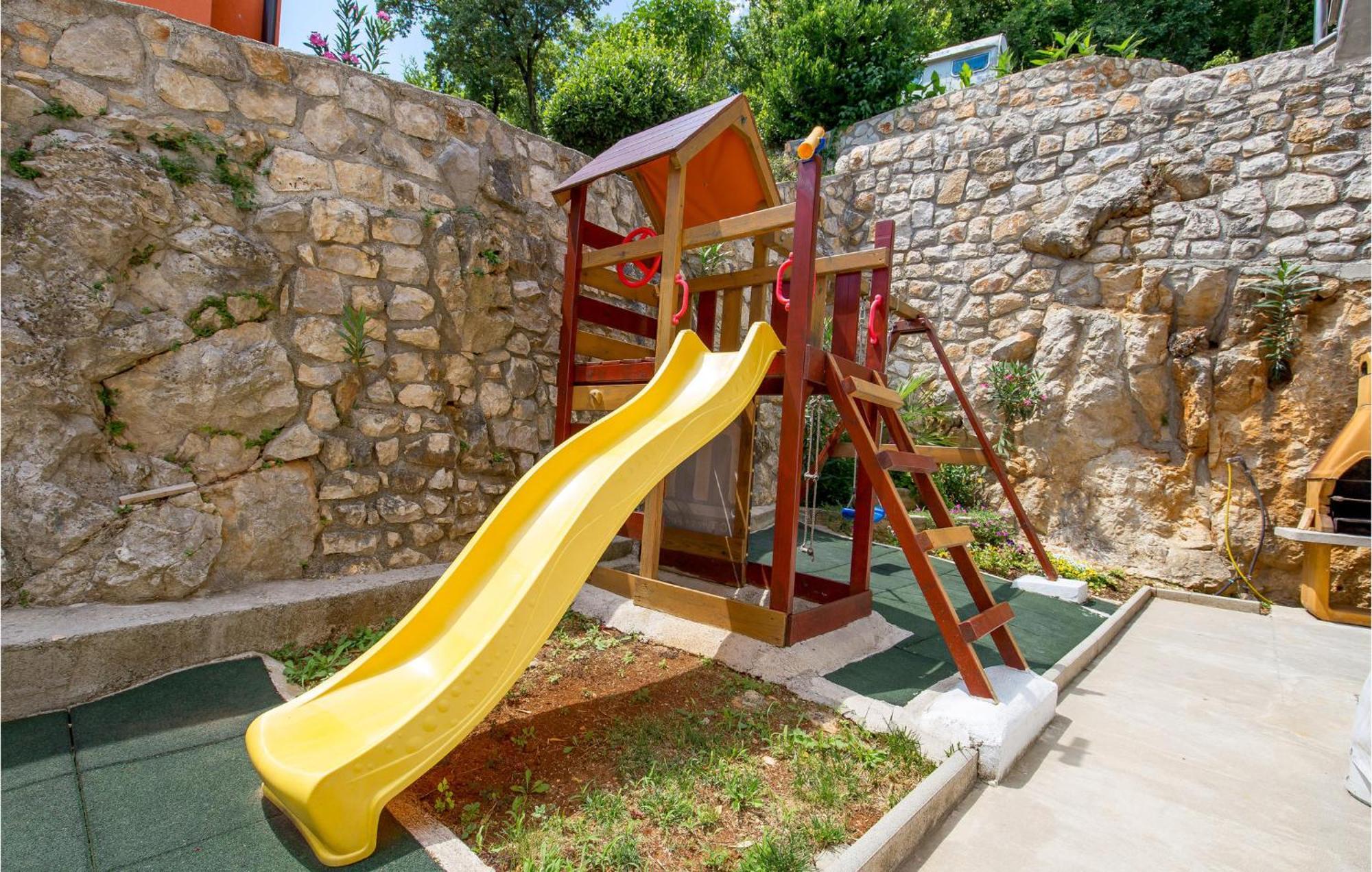 Stunning Apartment In Mošćenička Draga Eksteriør billede