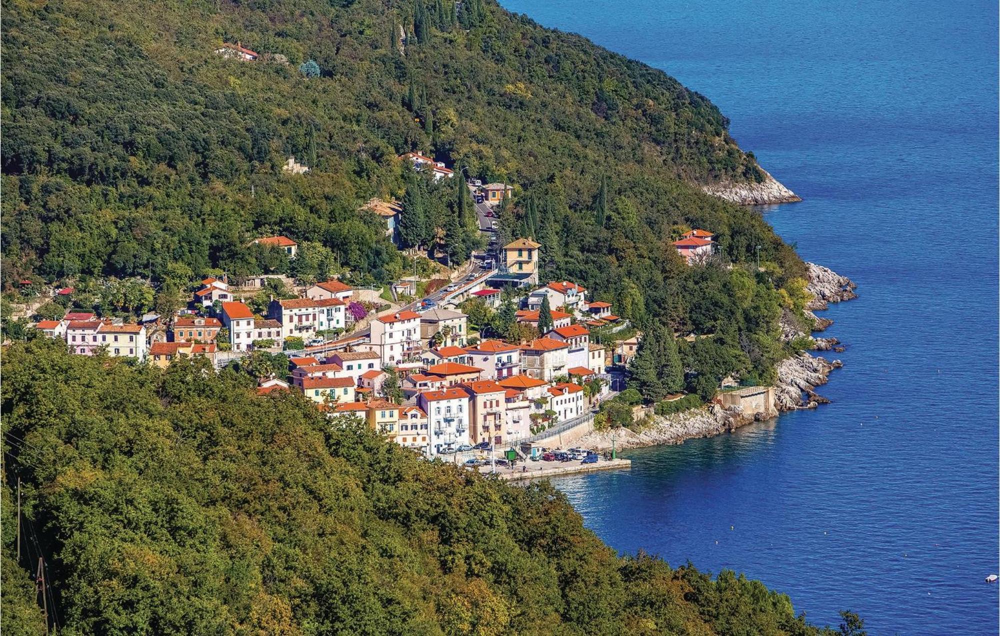 Stunning Apartment In Mošćenička Draga Eksteriør billede