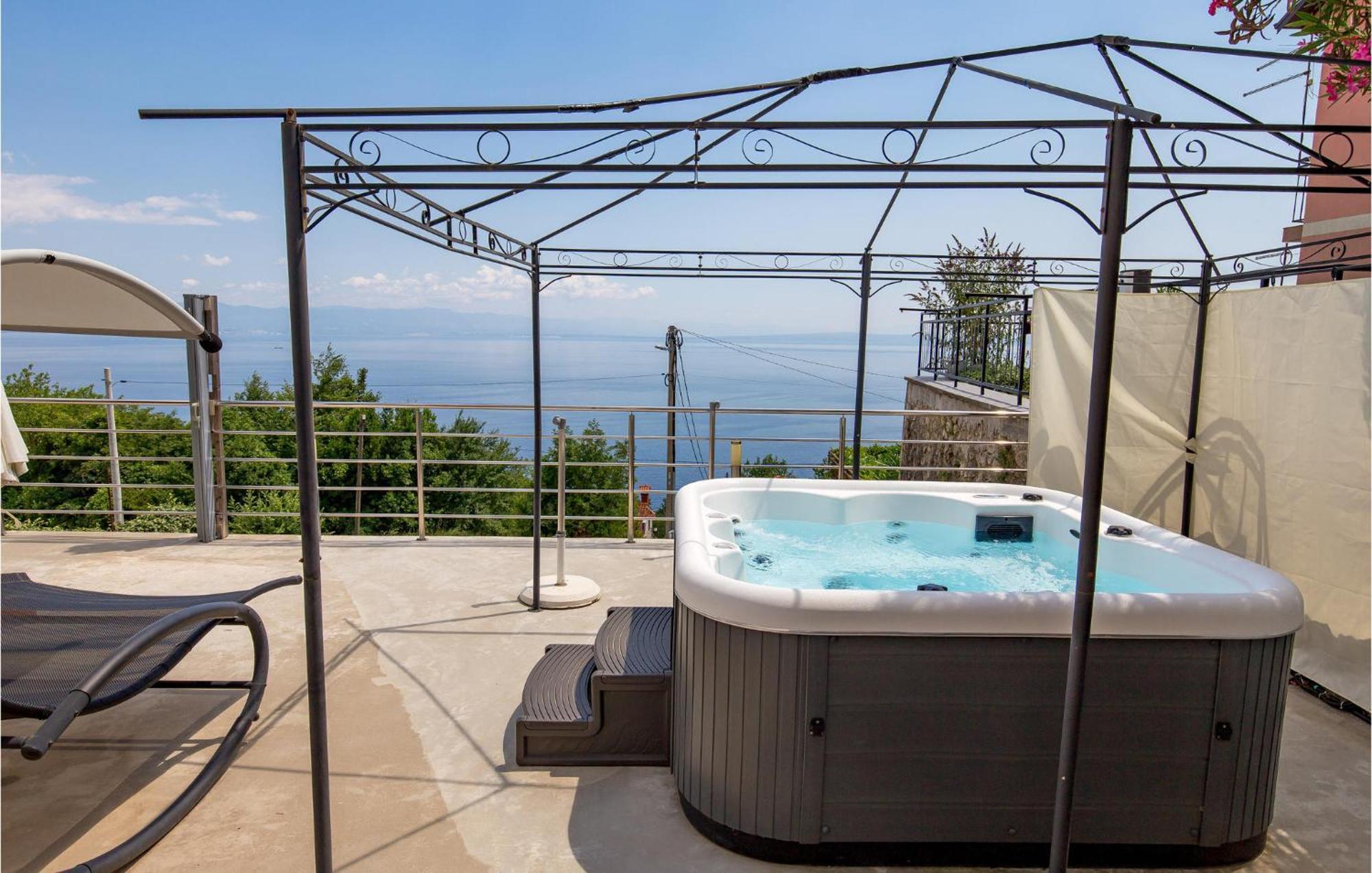 Stunning Apartment In Mošćenička Draga Eksteriør billede